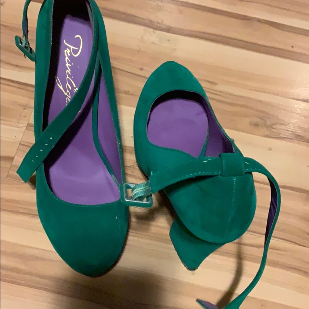 Green size 8 heels